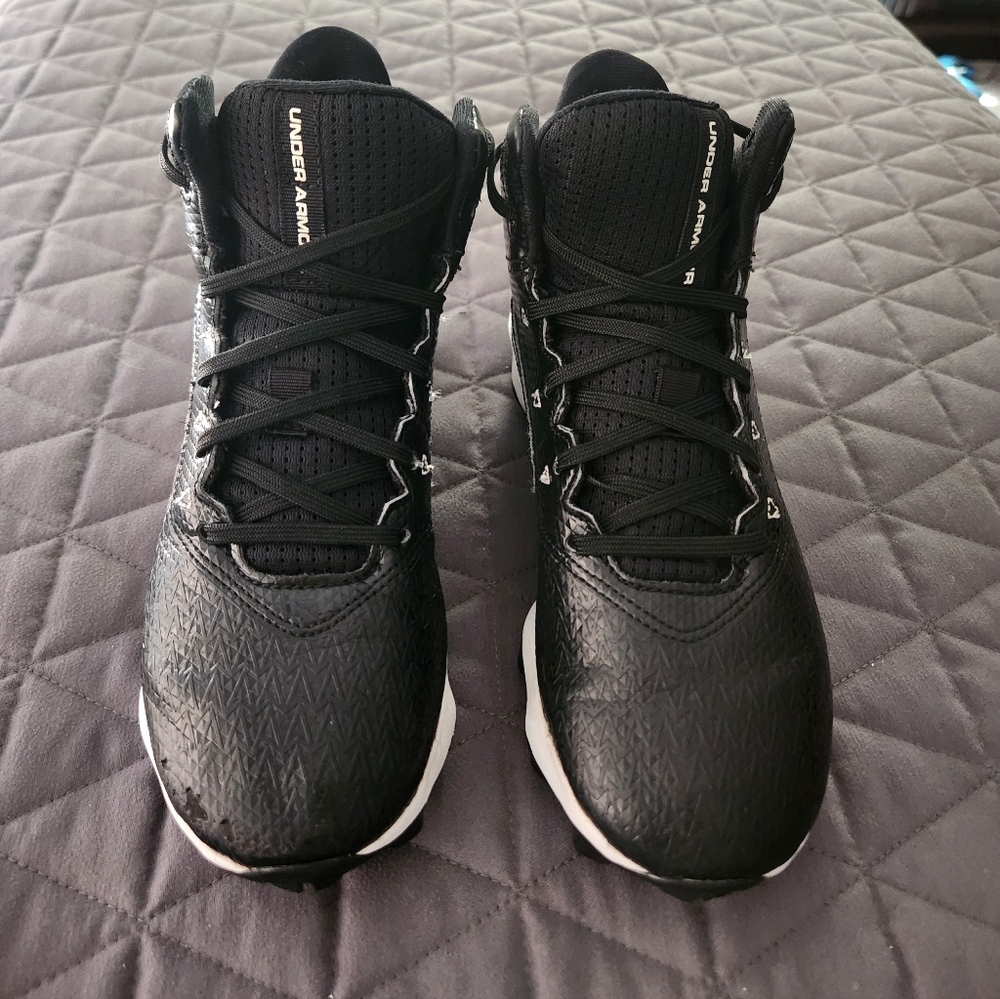 Under Armour Cleats Size 4.5 Youth